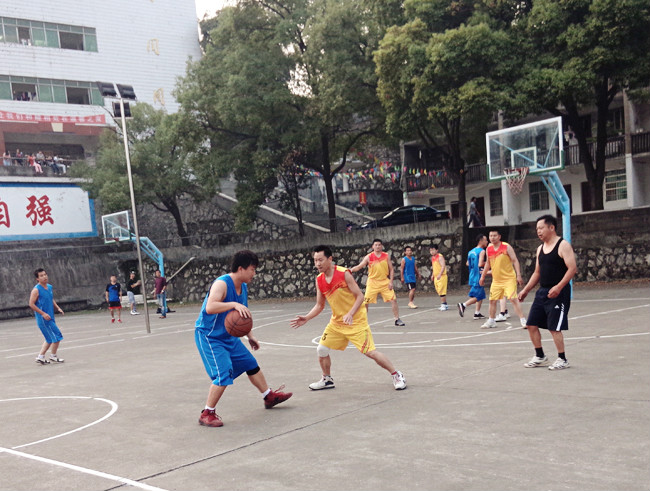 怀化亿美达学校与怀化高级技工学校友谊篮球赛